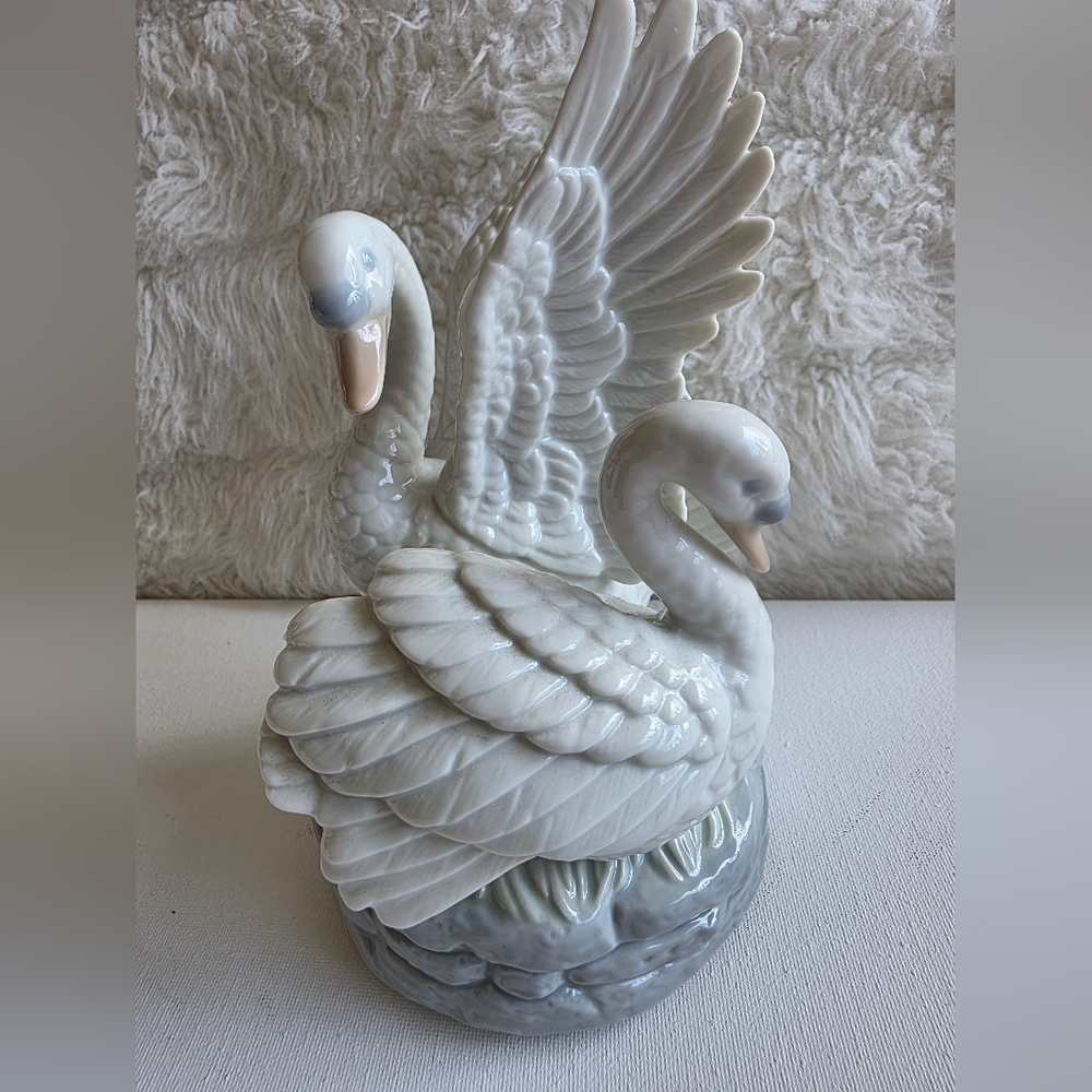 Glossy White Ceramic Swan Figurine Pair - Elegant Home Art